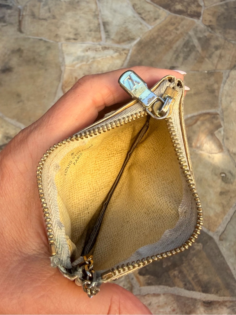 Louis Vuitton Damier Azur Mini Key Pouch in Cream and Light Gray - Picture 5 of 14